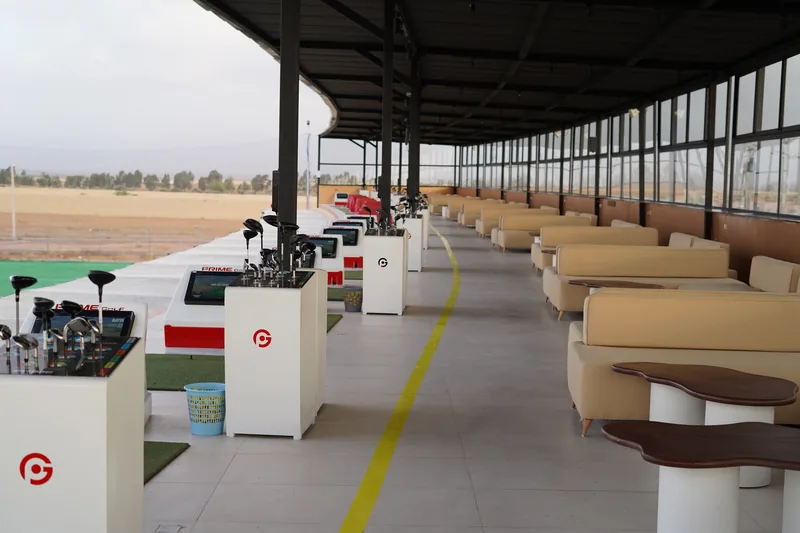Allée des baies Premium Prime Golf avec écrans connectés