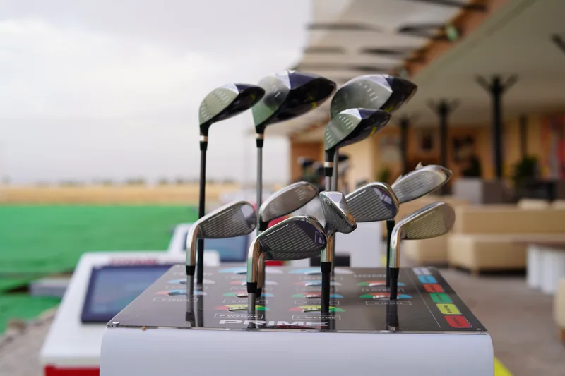 Présentoir de clubs de golf premium chez Prime Golf Marrakech
